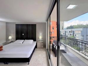 Foto sihtkohas Medellín asuva majutusasutuse 4br 232 M Apartment In El Poblado, El Tesoro galeriist +74 fotot