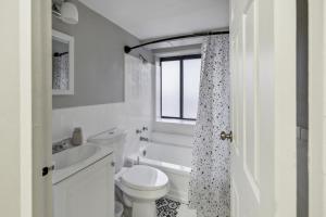 Ένα μπάνιο στο The Stetson 1101 I 2 Bed 2 Bath