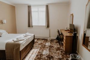 The Prince of Wales Hotel Berkeley, A38 M5客房内的一张或多张床位