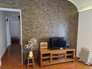 Televisyen dan/atau pusat hiburan di Casa do Arco II