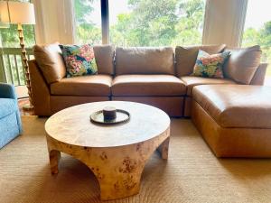 Posezení v ubytování Three Bedroom By Beach and Club Free Amenity Card 1827