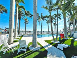 Kolam renang di atau dekat dengan La Tortuga Historic Pass A Grille St Pete Beach 14