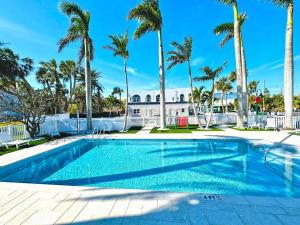 Kolam renang di atau dekat dengan La Tortuga Historic Pass A Grille St Pete Beach 14