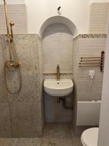 a bathroom with a sink and a toilet and a shower at Haus mit Herz in Sulzbach-Rosenberg +8 photos