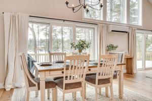 Gambar di galeri bagi Dock and Game Room New Waterfront Home in Lyman! di Spang Mills