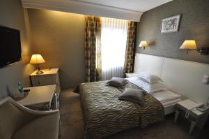 Łóżko lub łóżka w pokoju w obiekcie Hotel Wawel