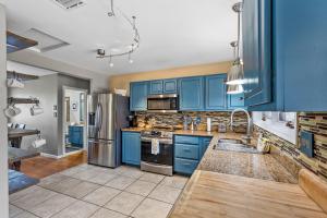 a blue kitchen with stainless steel appliances and blue cabinets at The Golfview Getaway in Flagstaff