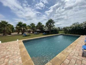 The swimming pool at or close to Masia Botargo 9 hab 8 baños piscina porche