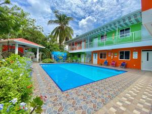 a swimming pool in front of a house at Apartamento Miss Brigida in San Andrés