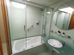 Et badeværelse på Enjoy Gandia + 66 billeder