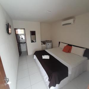 a bedroom with a large bed in a room at Pousada Barra Mansa in Pitimbu