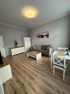 a living room with a couch and a table at Apartament Kapitańska in Szczecin
