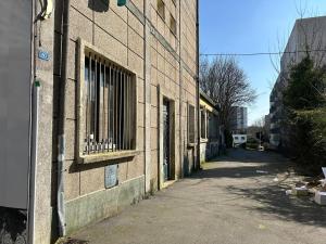 an empty alley next to a brick building with a window at Studio près de la Gare et Centre in Lorient