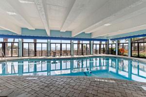 Bazén v ubytování Oceanfront 1BR Suite! Perfect For 8 Guests!- Pinnacle Tower 1456 nebo v jeho okolí