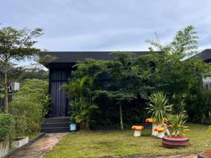 Vrt ispred objekta Chamka Pich Bungalow & Restaurant