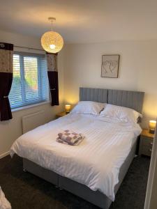Ένα ή περισσότερα κρεβάτια σε δωμάτιο στο Cosy home in Middleton St George, Darlington