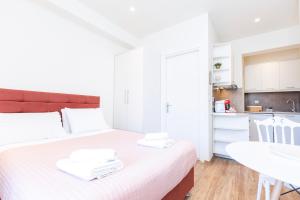 Una cocina o cocineta en Domenicas Corfu