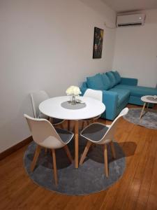 a living room with a table and chairs and a couch at Apartman Luka, Przno in Pržno