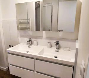 Kúpeľňa v ubytovaní Appartements - Halles Brauhauban Tarbes