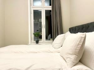 Ένα ή περισσότερα κρεβάτια σε δωμάτιο στο 4 bed riverside apt