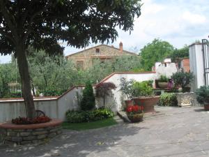 O grădină în afara B&B Casa Delle Rose