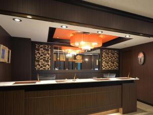 a lobby with a bar in a restaurant at APA Hotel Honhachinohe in Hachinohe