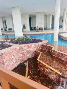 a swimming pool with at Flat vista Rio in Manaus +12 photos