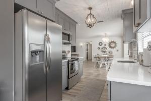 Kuchyň nebo kuchyňský kout v ubytování 235 E Overbrook Drive