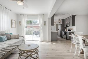 Kuchyň nebo kuchyňský kout v ubytování 235 E Overbrook Drive