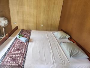 Photo de la galerie de l'établissement Coral Coast Beachfront Homestay Room 2, à Komave