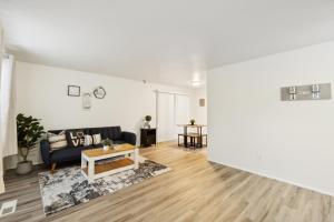 a living room with a couch and a table at Central Bellevue House in Bellevue
