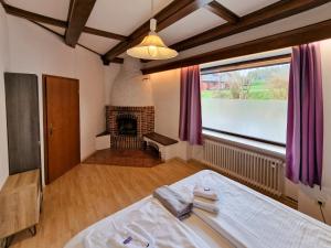 Postel nebo postele na pokoji v ubytování Hotel Bayerischer Wald HFVI