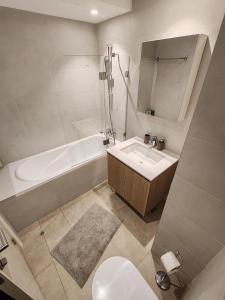 Ένα μπάνιο στο Parkview-Belgrade Waterfront-Apartmans