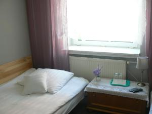Posteľ alebo postele v izbe v ubytovaní Hotel Śnieżnik