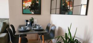 Χώρος καθιστικού στο Grid Apartment