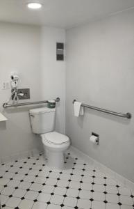 Koupelna v ubytování Quality Inn Aurora Denver