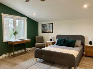 Gallery image of Valley Edge Lodge in Golden +4 photos