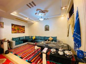 Ruang duduk di Cozy Moroccan-style apartment +12 gambar