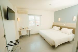 Postel nebo postele na pokoji v ubytování Carani Hotel Yogyakarta + 23 fotografií