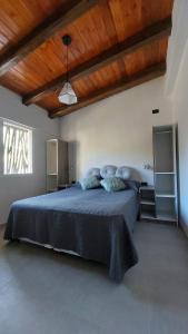 Voodi või voodid majutusasutuse Ribera de Cacheuta Lodge toas