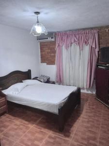 a bedroom with a bed and a window at Apartamento Cueva del OSO II in San Cristóbal