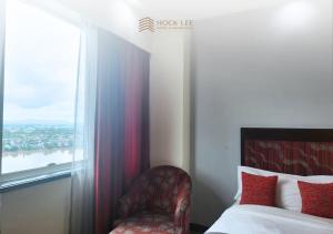 Postel nebo postele na pokoji v ubytování Hock Lee Hotel & Residences