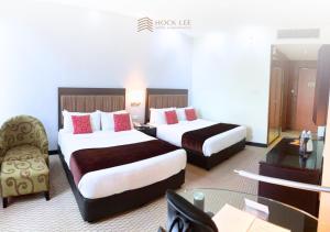 Postel nebo postele na pokoji v ubytování Hock Lee Hotel & Residences