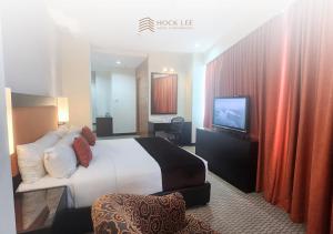 TV a/nebo společenská místnost v ubytování Hock Lee Hotel & Residences