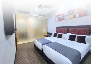 Postel nebo postele na pokoji v ubytování Hock Lee Hotel & Residences