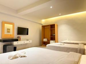 Letto o letti in una camera di NUT Pyramids Hotel