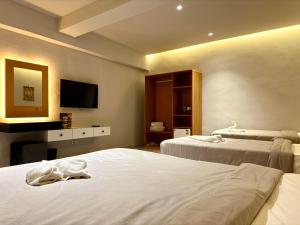 Letto o letti in una camera di NUT Pyramids Hotel