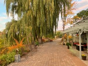 Vườn quanh Blackbird Glen Bed and Breakfast, Glenmore, Kelowna, BC +60 ảnh