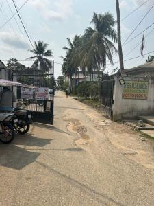 El barrio en el que está el departamento o un barrio cercano