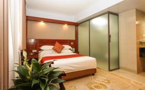 Postel nebo postele na pokoji v ubytování Shanghai YUHANG Hotel